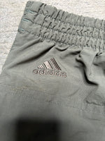 Lade das Bild in den Galerie-Viewer, 90s ADIDAS EMBROIDERED SHORTS (L)
