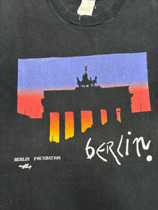 90s HANES BERLIN SINGLE STITCH GRAPHIC TEE (L)