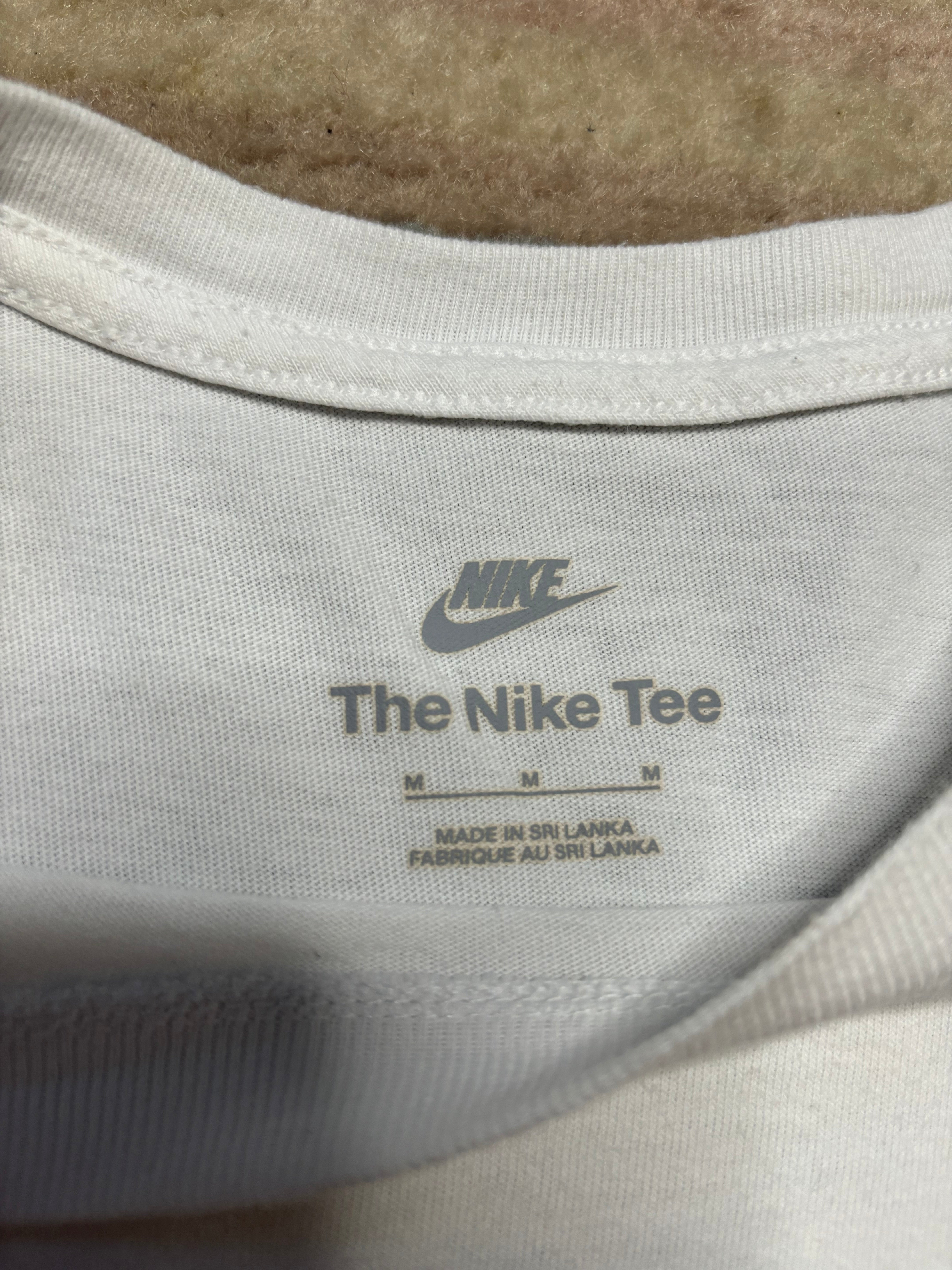 NIKE GRAPHIC LOGO TEE (M)