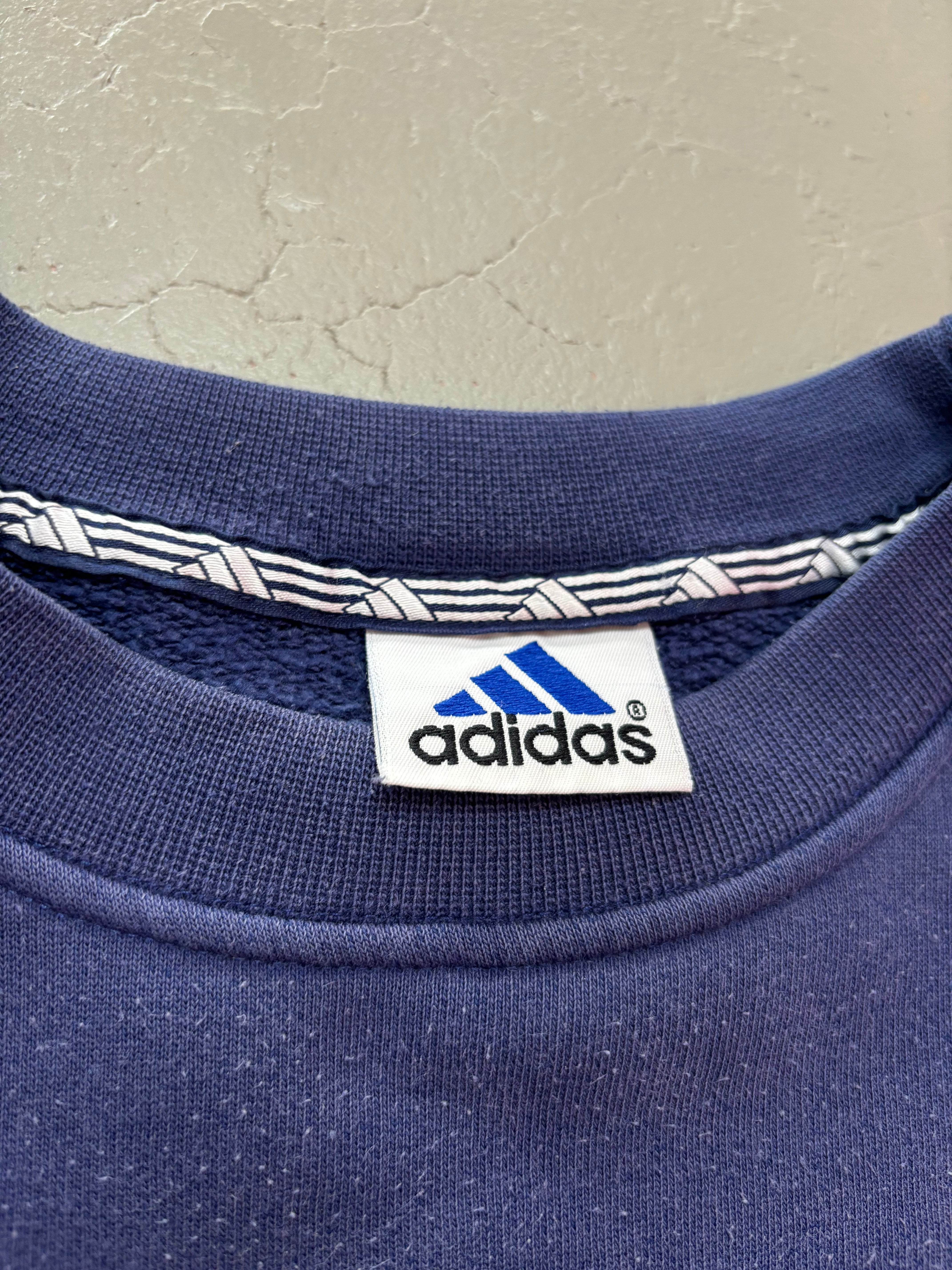 90s ADIDAS EMBROIDERED SWEATER (M)