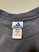 Lade das Bild in den Galerie-Viewer, 90s ADIDAS EMBROIDERED SWEATER (XL)
