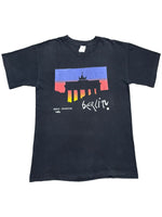 Lade das Bild in den Galerie-Viewer, 90s HANES BERLIN SINGLE STITCH GRAPHIC TEE (L)
