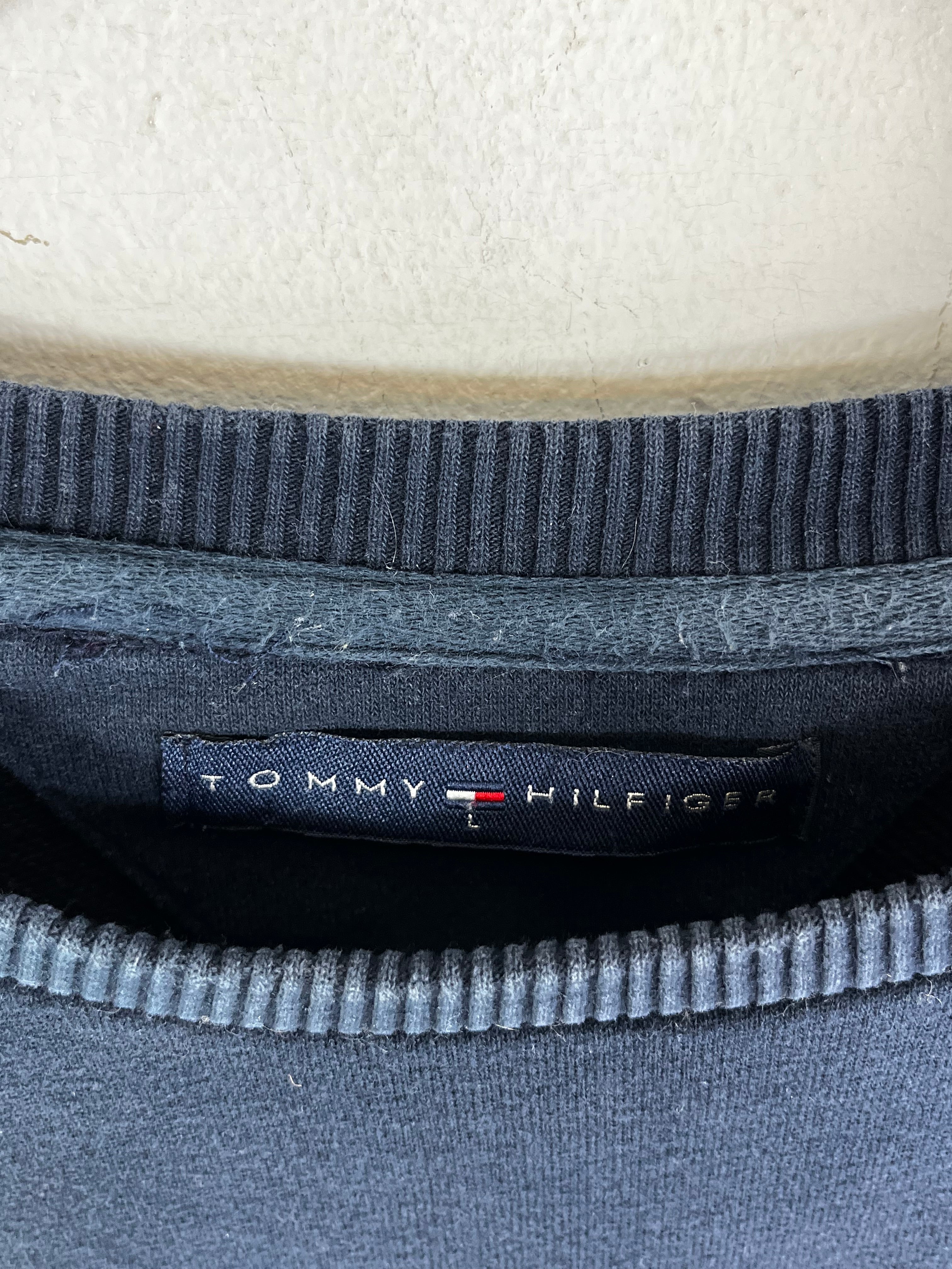 TOMMY HILFIGER SWEATER (L)