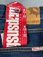 Lade das Bild in den Galerie-Viewer, Y2K GSUS EMBROIDERED BAGGY JEANS (33/32)
