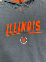 Lade das Bild in den Galerie-Viewer, NIKE ILLINOIS CENTER SWOOSH HOODIE (XL)
